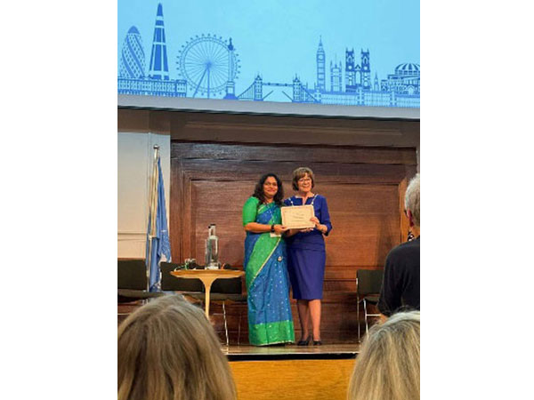 dr-reni-francis-at-london-sigbi-conference-3