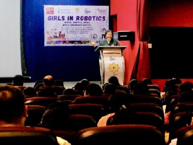 Six-Day-Workshop-on-Girls-in-Robotics-3