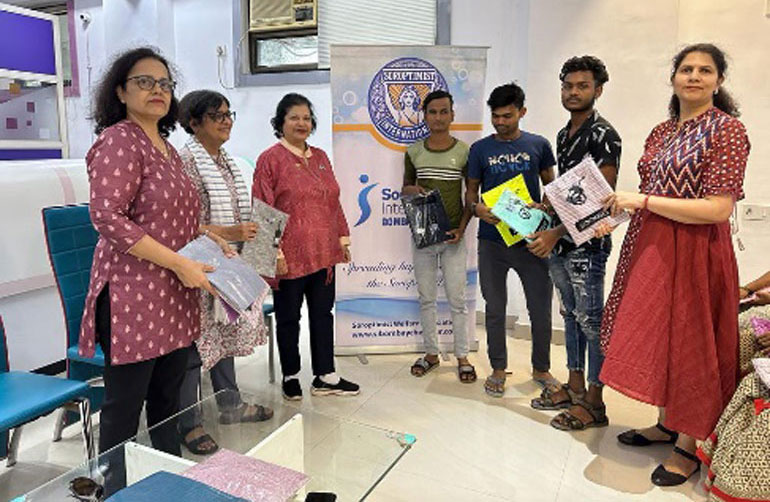 t-shirt-gifting-to-workers-2