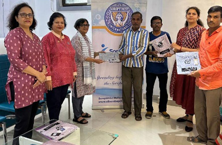 t-shirt-gifting-to-workers-3