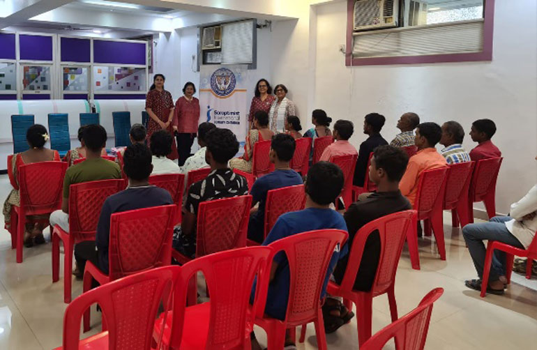 t-shirt-gifting-to-workers-4